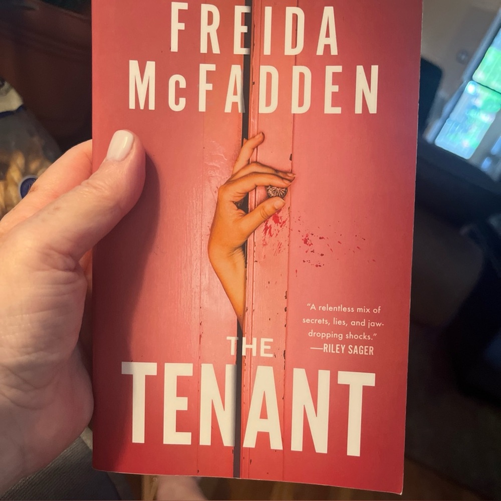 Tenant by Freida McFadden (2025, Trade Paperback)